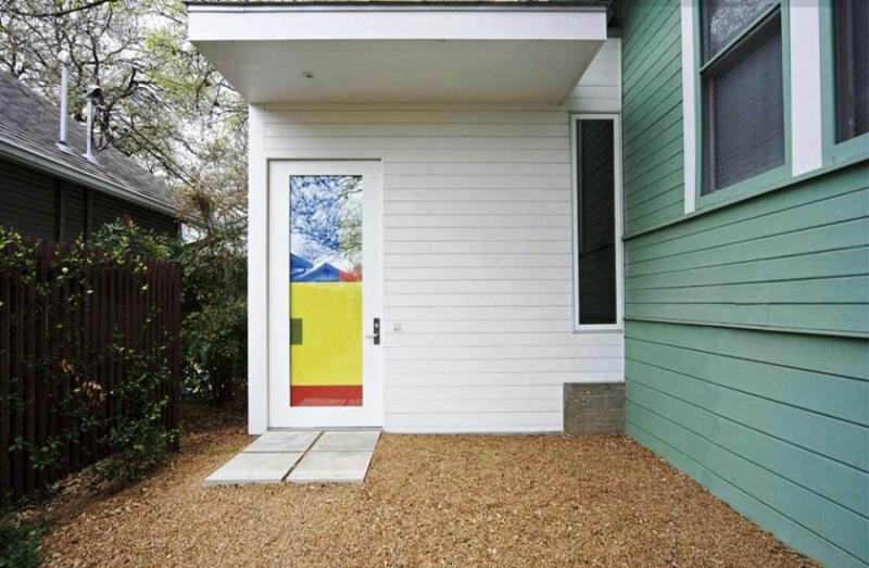 บ้านชั้นเดียวบนพื้นที่แคบและยาว มีพื้นที่ใช้สอยเพียงพอแบบไม่อึดอัด