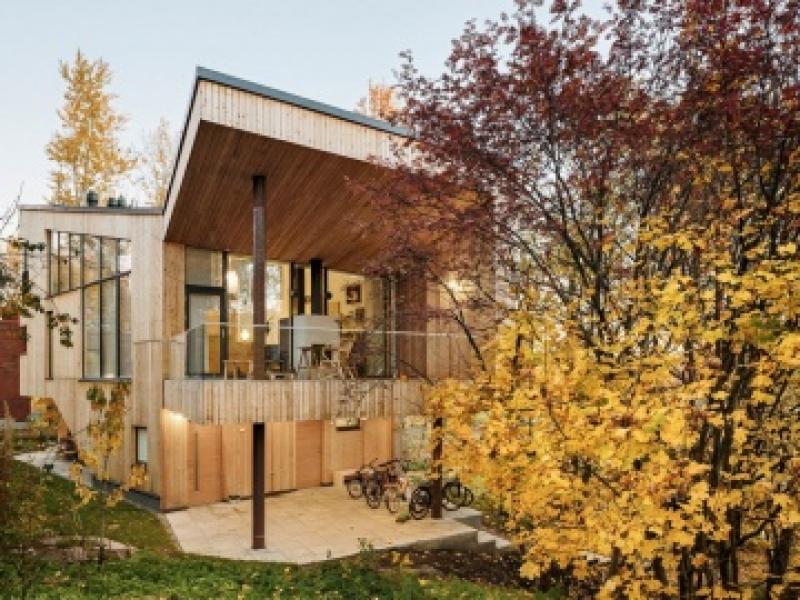 บ้านริมน้ำตก จัดสร้างบ้านทั้งหลังบนน้ำตก ธรรมชาติมาก