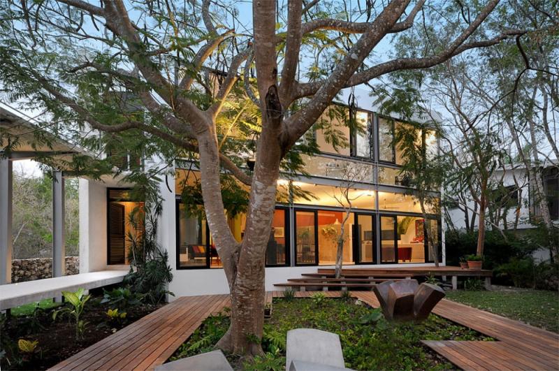 แบบบ้านสวยหลังนี้ ด้วยงานศิลปะธรรมชาติ ที่อวดโชว์กิ่งก้านสาขาได้อย่างงดงาม