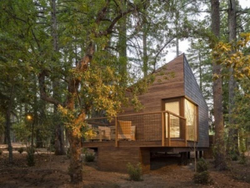 บ้านกระท่อมสีขาวชั้นเดียว เสน่ห์ริมทะเล