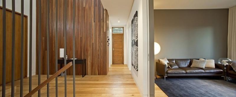 บ้านสามชั้น ตั้งอยู่บนเนินเขา สถาปัตยกรรมร่วมสมัย ในซิดนี่ย์