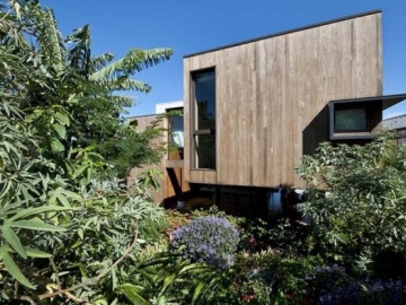 บ้านเก่าสไตล์วิคตอเรียคลาสสิกแบบดั้งเดิมผ่อนคลายสบายๆ กับบ้านคอทเทจ ริมทะเลสาบ