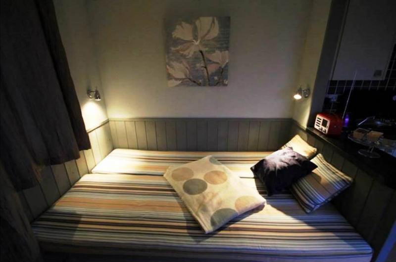 บ้านไม้ขนาดเล็ก ชมพระอาทิตย์ตลาลับขอบฟ้าริมทะเลก