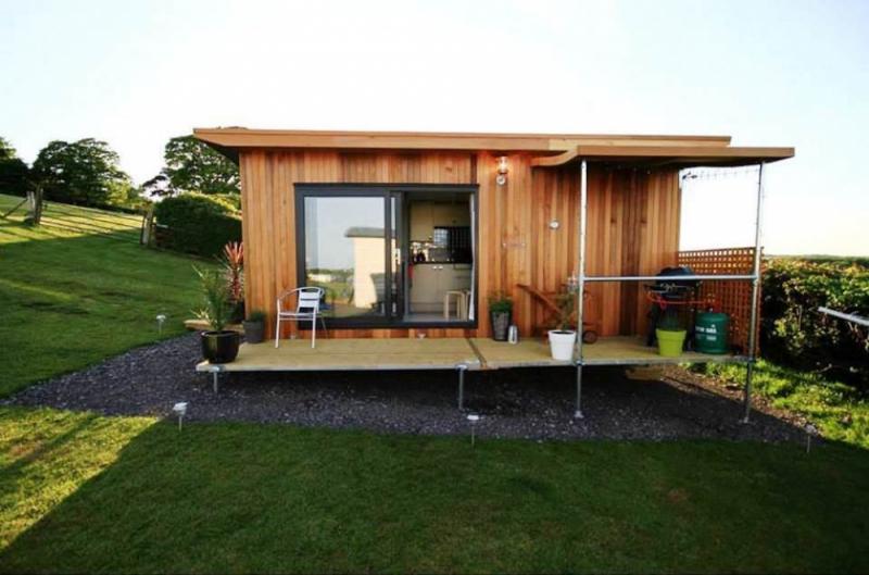 บ้านไม้ขนาดเล็ก ชมพระอาทิตย์ตลาลับขอบฟ้าริมทะเลก