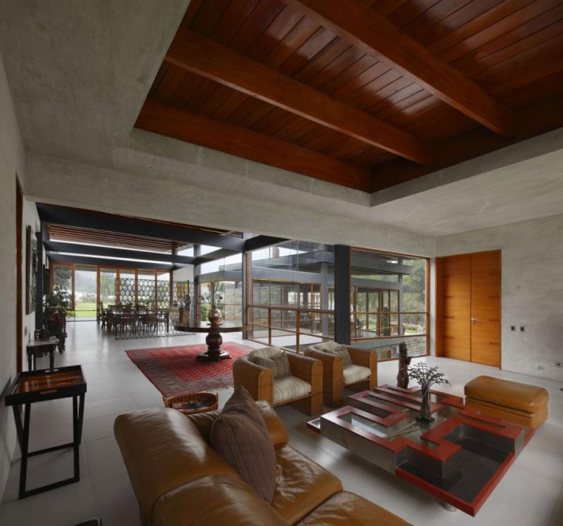 บ้านสวยริมแม่น้ำ ท่ามกลางขุนเขาแห่งนี้ โอบล้อมไปด้วยต้นไม้ บรรยากาศแสนดี