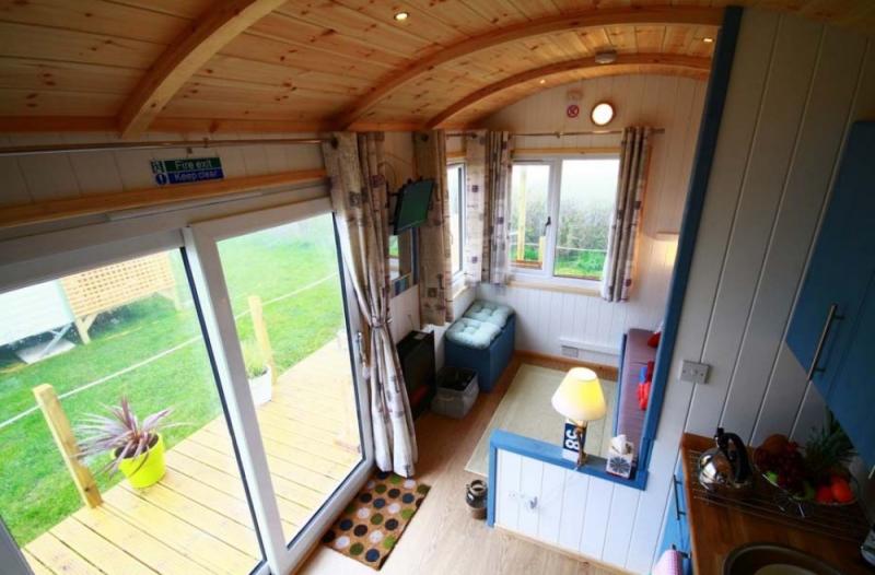 บ้านพักขนาดเล็ก สำหรับวันหยุด ท่ามกลางชนบท