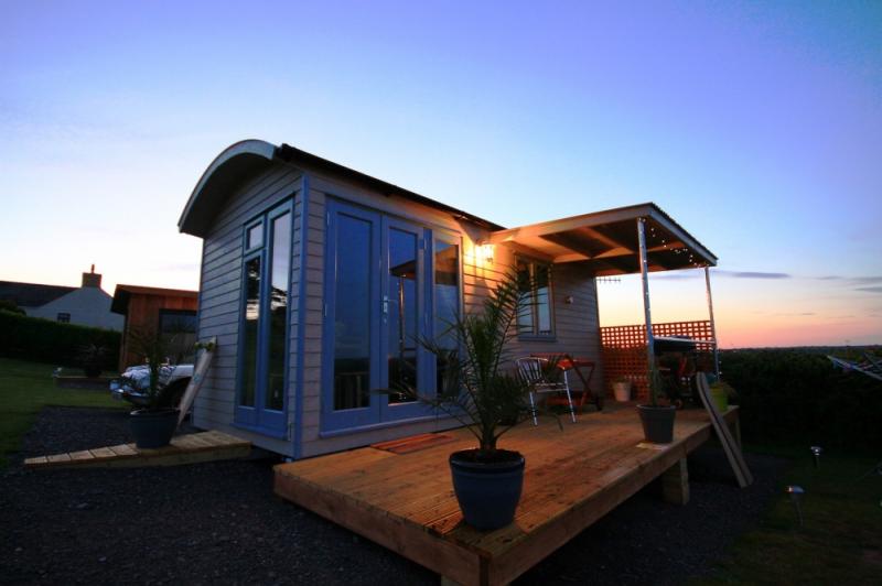 บ้านพักขนาดเล็ก สำหรับวันหยุด ท่ามกลางชนบท