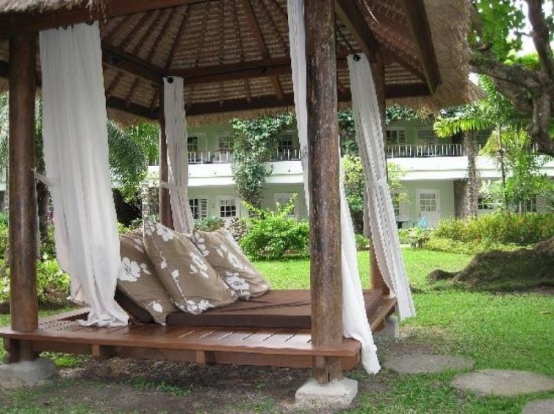 จัดสวนสวย เพิ่มมุมนั่งเล่นด้วยศาลากลางสวนป็นมุมรับแขก