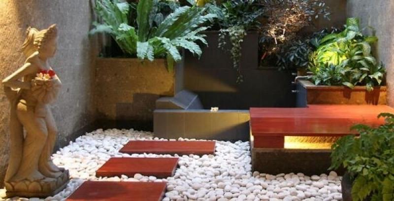 จัดสวนสวย เป็นพื้นที่เปิดโล่งแบบ open space รอบบ้านสไตล์เอเชีย