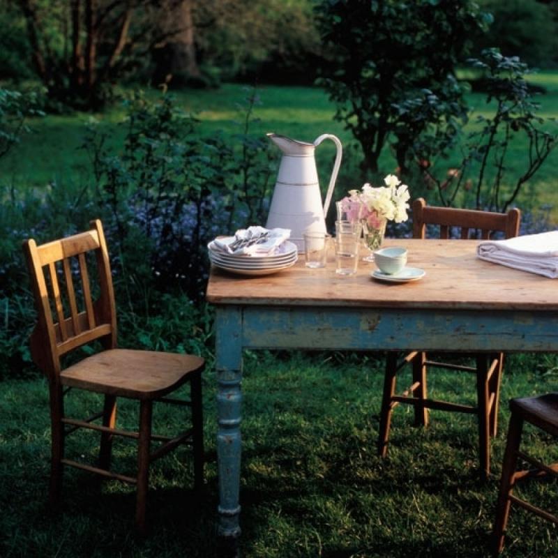 จัดแต่งสวน จิบชาท่ามกลางสนามหญ้าเขียว