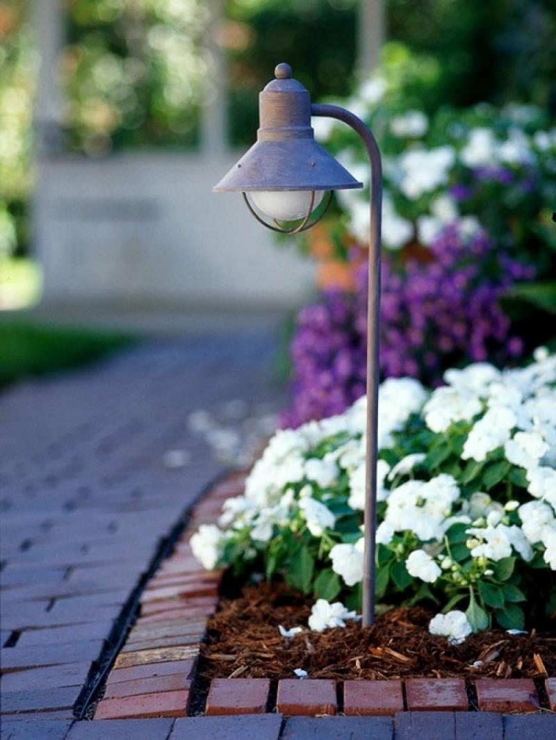 จัดสวน ไอเดียแต่งทางเดินในสวน หรือสนามรอบบ้าน ให้สวยสะดุดตา