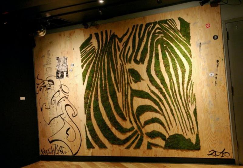 จัดสวนบนผนังแบบเด็กแนว ด้วย moss grafffiti