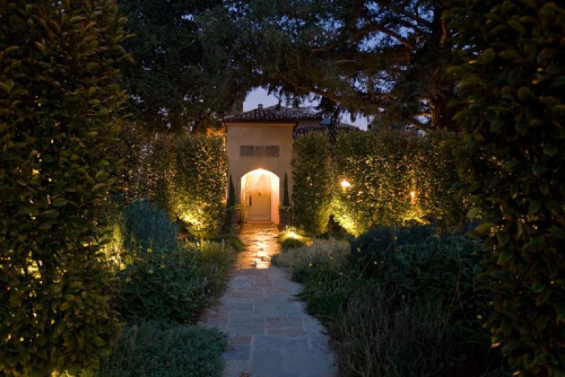 จัดสวนสวยให้สว่างไสว