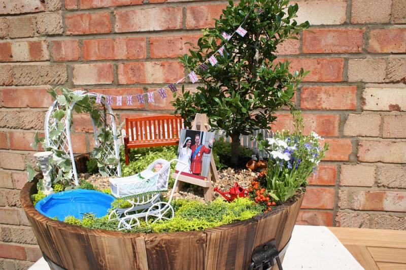 จัดสวน ฉลองการประสูติ พระโอรสแห่งเคมบริดจ์ ชาวอังกฤษ