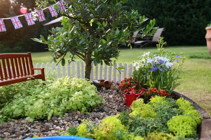 จัดสวน ฉลองการประสูติ พระโอรสแห่งเคมบริดจ์ ชาวอังกฤษ