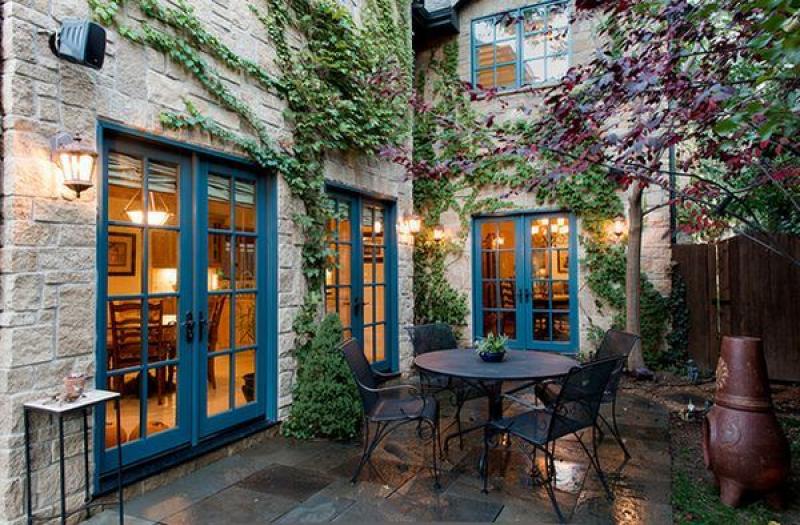 ตกแต่งผนังบ้าน กำแพงบ้าน ด้วยสวนไม้เลื้อย 12 ไอเดีย สวยๆ