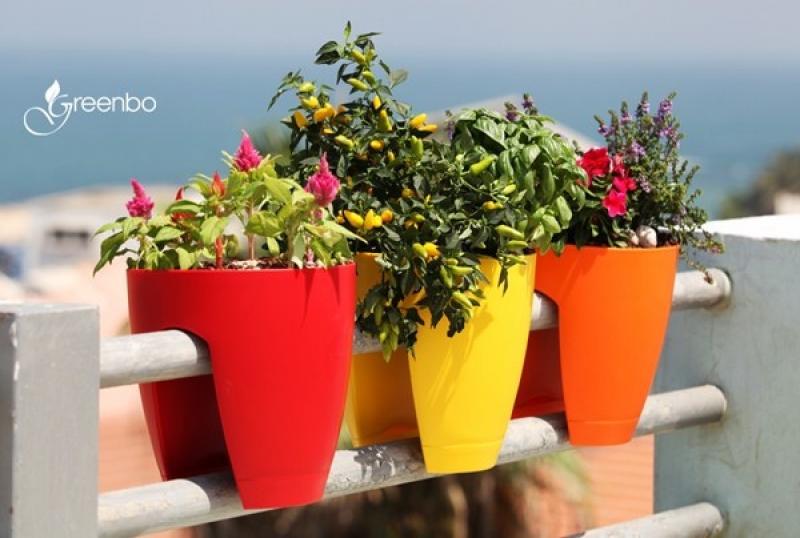 กระถางต้นไม้เก๋ๆบนราวระเบียง