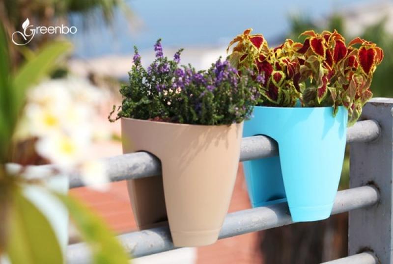 กระถางต้นไม้เก๋ๆบนราวระเบียง