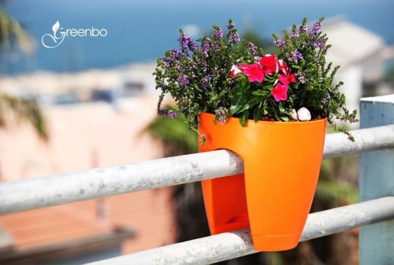 กระถางต้นไม้เก๋ๆบนราวระเบียง