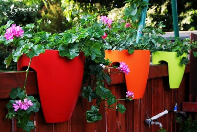 กระถางต้นไม้เก๋ๆบนราวระเบียง