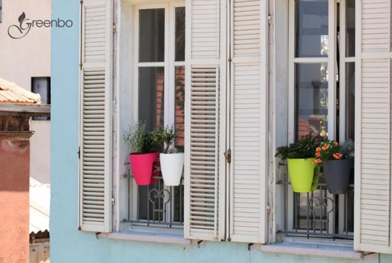 กระถางต้นไม้เก๋ๆบนราวระเบียง