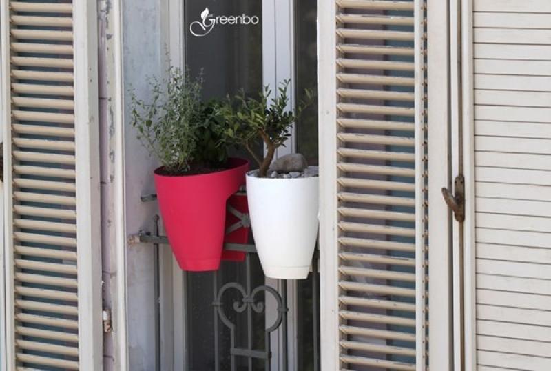 กระถางต้นไม้เก๋ๆบนราวระเบียง