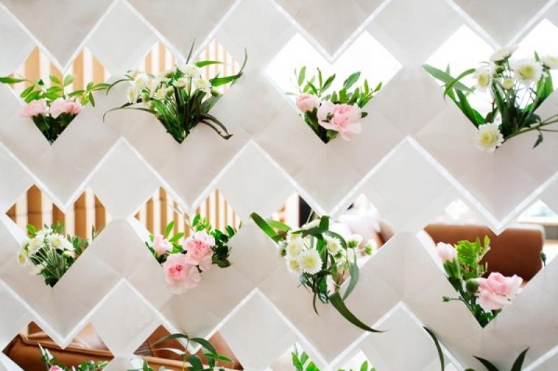 ไอเดียจัดสวนแนวตั้งกับม่านกระถางเก๋ๆ