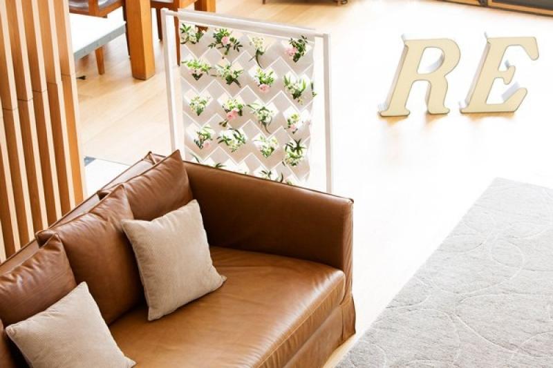 ไอเดียจัดสวนแนวตั้งกับม่านกระถางเก๋ๆ