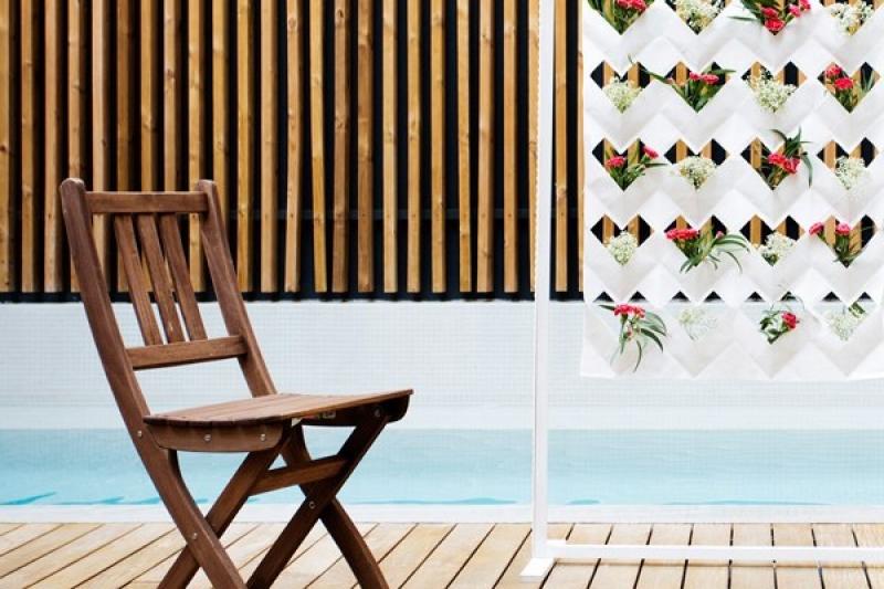 ไอเดียจัดสวนแนวตั้งกับม่านกระถางเก๋ๆ