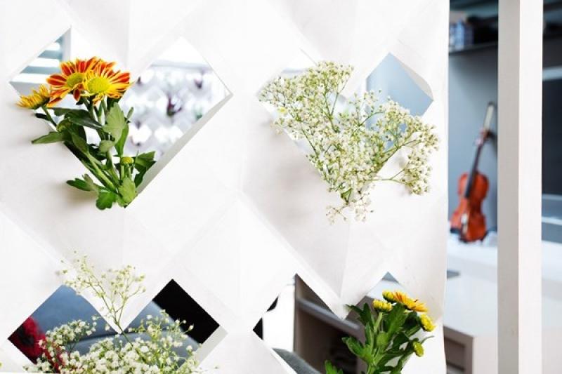 ไอเดียจัดสวนแนวตั้งกับม่านกระถางเก๋ๆ