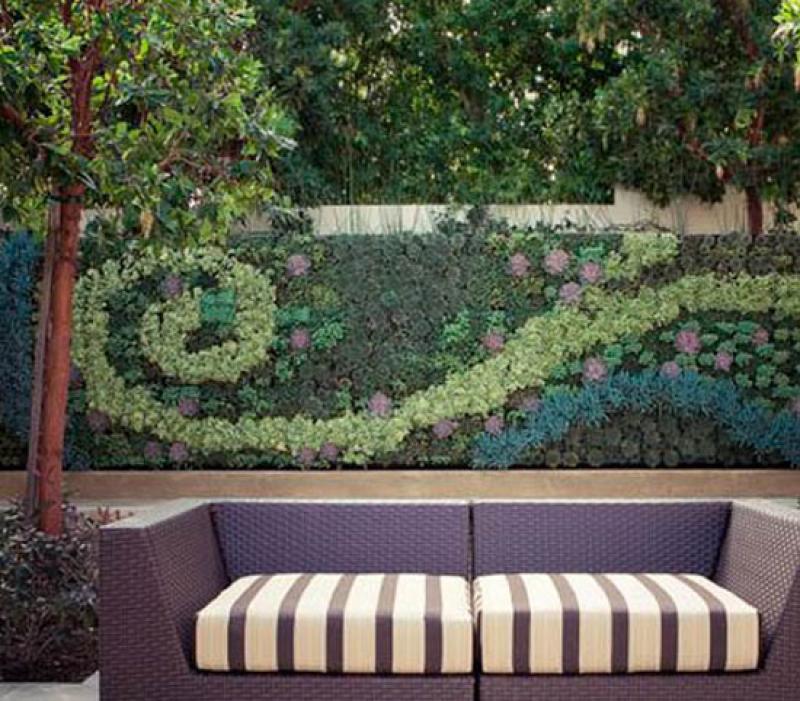 สวนแนวตั้งจากไม้ประดับสุดเก๋..