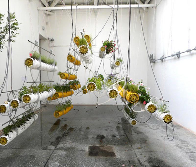 al aire กับการปลูกพืชในแท่งทรงกระบอกลอยพื้น