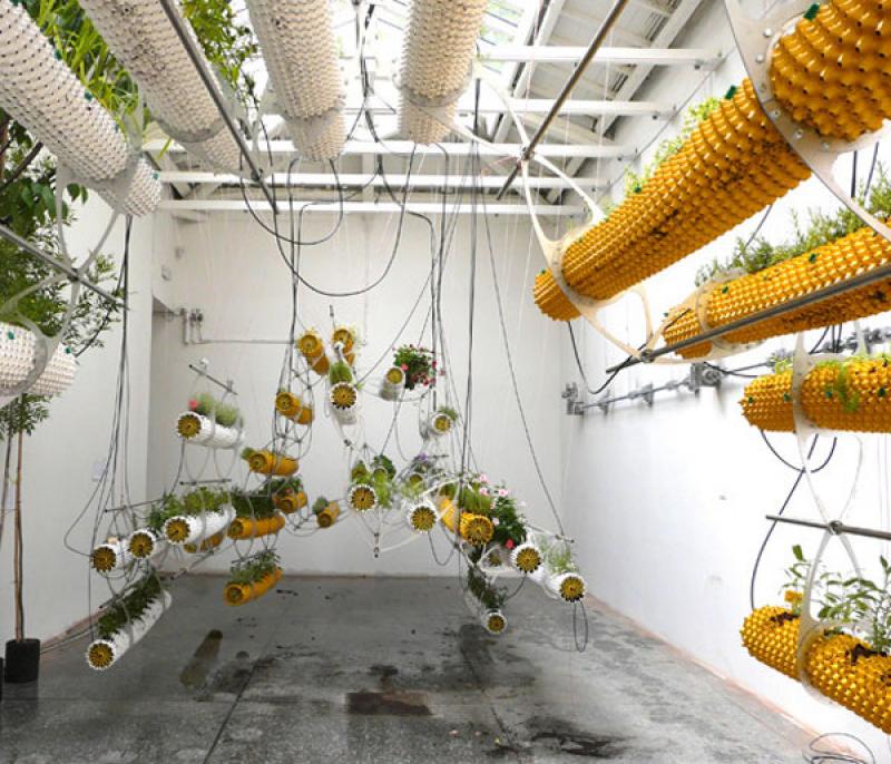 al aire กับการปลูกพืชในแท่งทรงกระบอกลอยพื้น