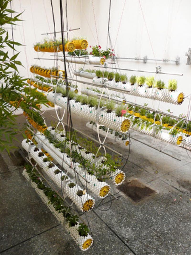 al aire กับการปลูกพืชในแท่งทรงกระบอกลอยพื้น