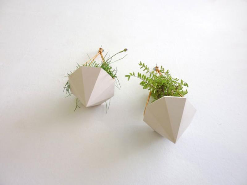 ตกแต่งต้นไม้ ด้วยกระถางรูปเพชร