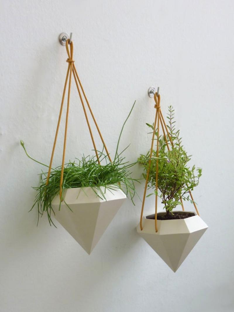 ตกแต่งต้นไม้ ด้วยกระถางรูปเพชร