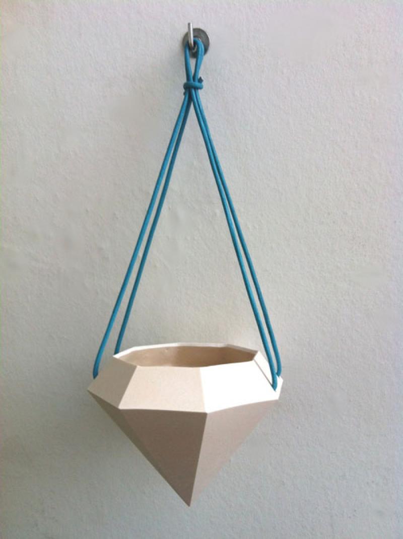 ตกแต่งต้นไม้ ด้วยกระถางรูปเพชร