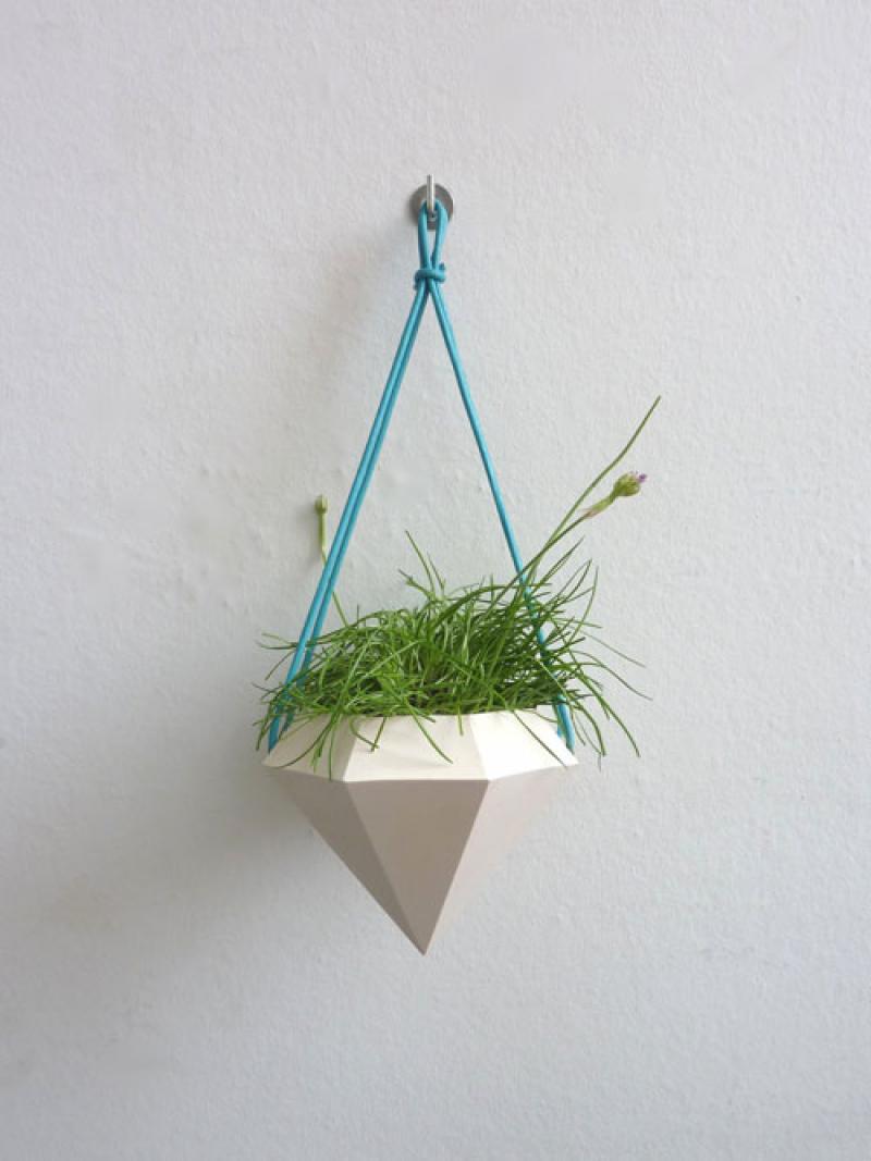 ตกแต่งต้นไม้ ด้วยกระถางรูปเพชร