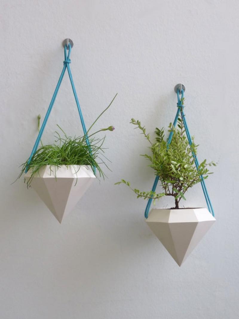 ตกแต่งต้นไม้ ด้วยกระถางรูปเพชร