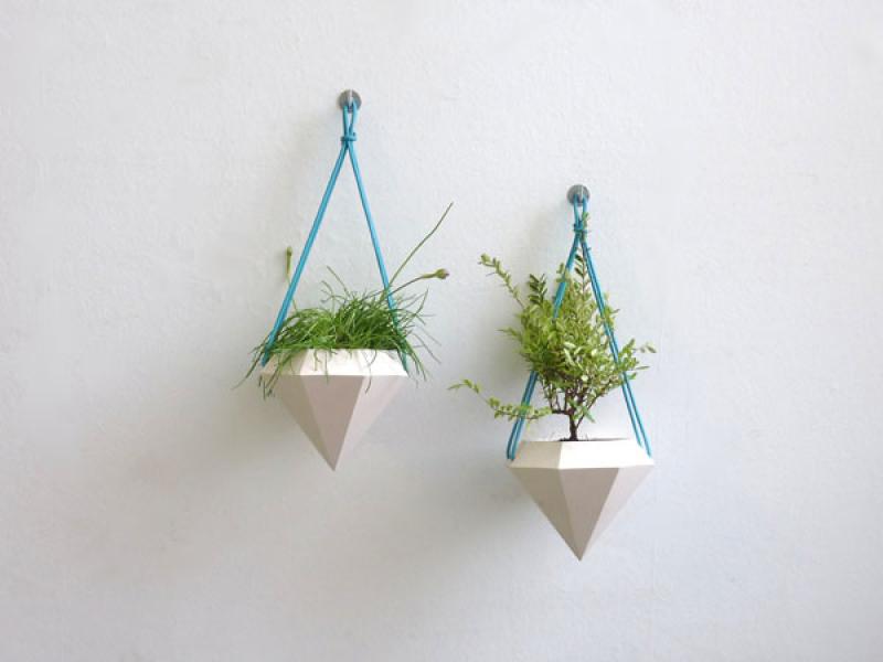 ตกแต่งต้นไม้ ด้วยกระถางรูปเพชร