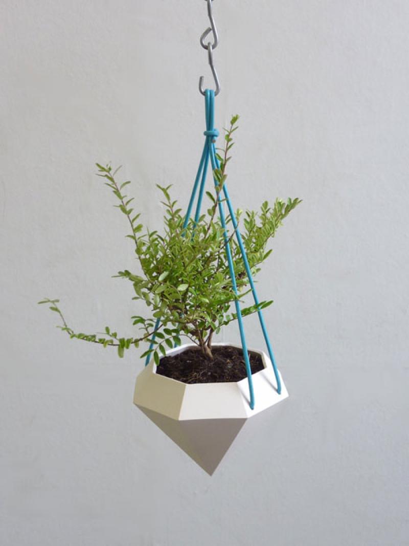 ตกแต่งต้นไม้ ด้วยกระถางรูปเพชร