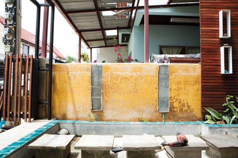 ผนังน้ำล้นและสวนแนวตั้ง