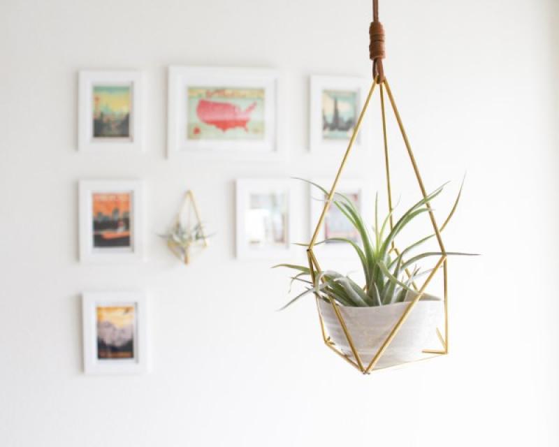 จัดสวนเล็กๆมีสไตล์ ด้วยแจกันแบบต่างๆ