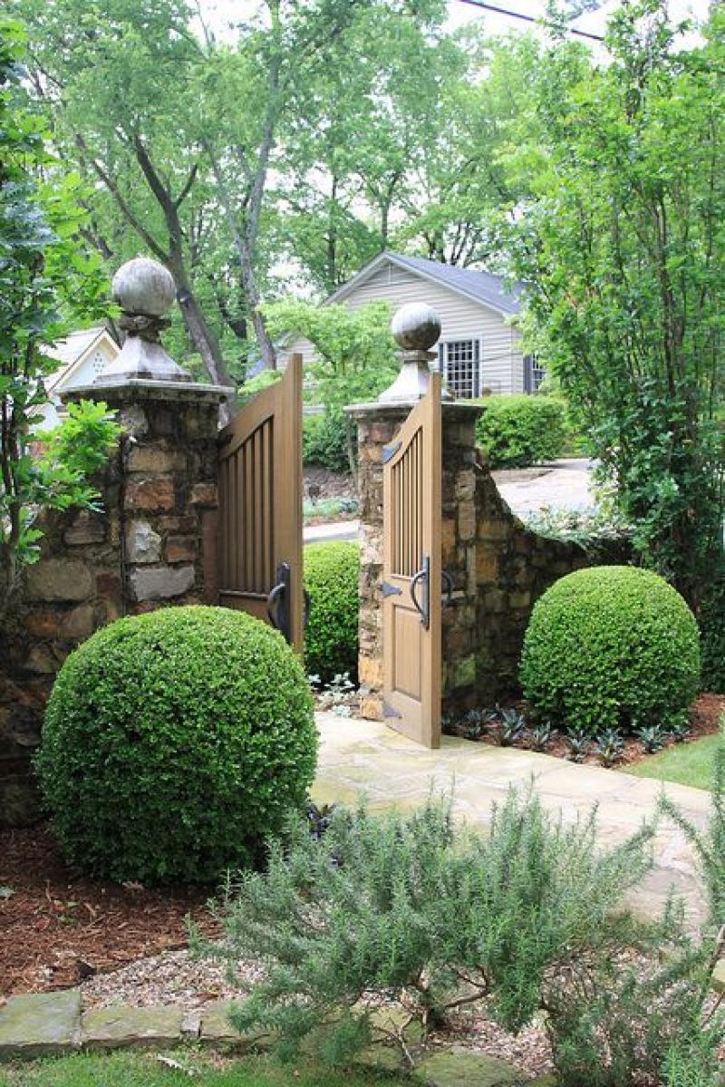 สวนสวย ด้วยดอกไม้หลากสีสัน