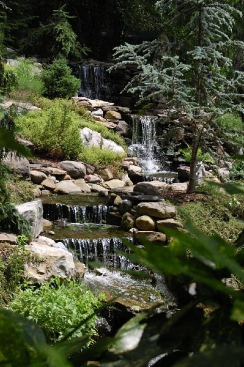 ออกแบบสวนให้สดชื่น ด้วยสวนน้ำและน้ำตก