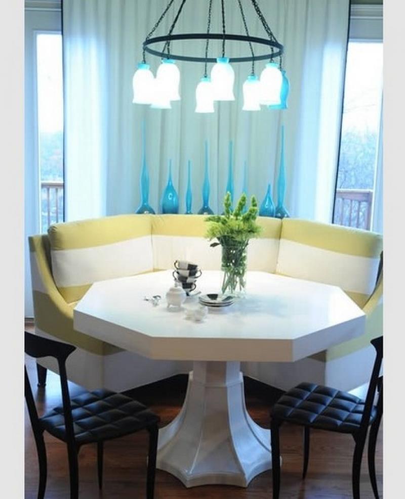 แต่งโต๚ะอาหารด้วยเก้าอี้แบบผสม