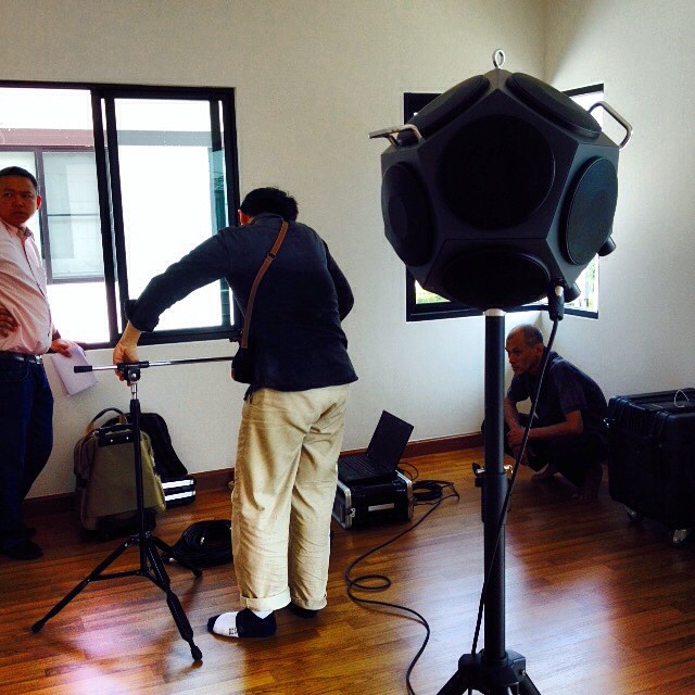 เนรมิตสตูดิโอกึ่งโรงหนังในบ้านครับ