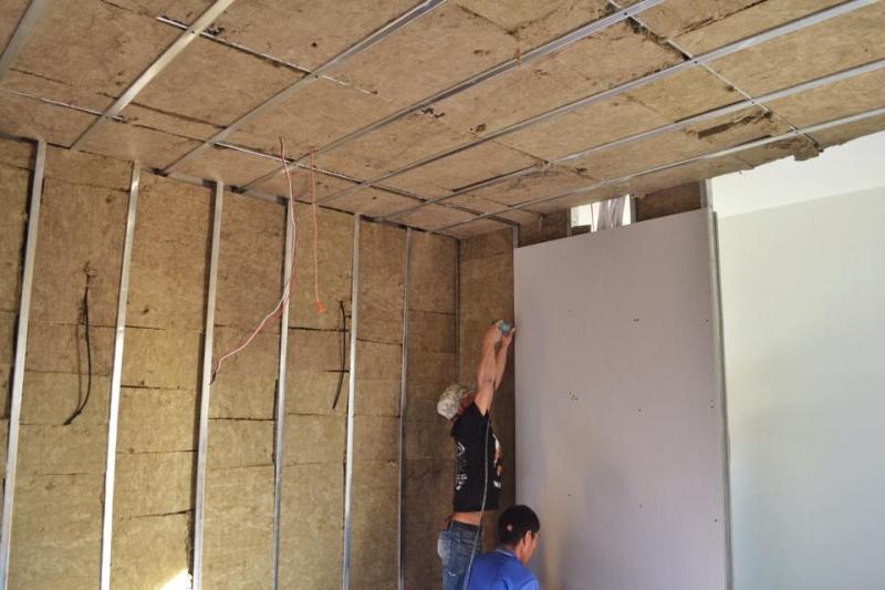 เนรมิตสตูดิโอกึ่งโรงหนังในบ้านครับ