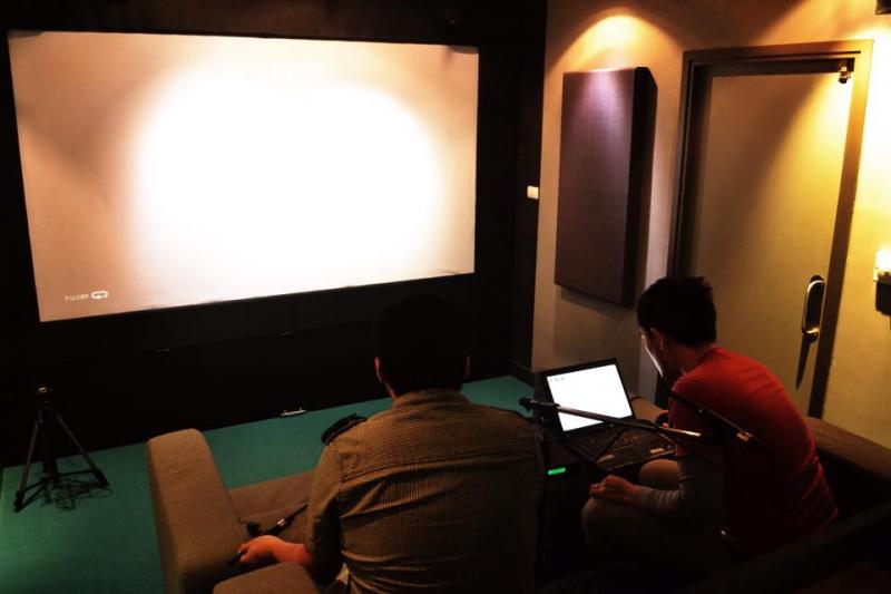 เนรมิตสตูดิโอกึ่งโรงหนังในบ้านครับ