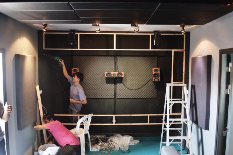 เนรมิตสตูดิโอกึ่งโรงหนังในบ้านครับ